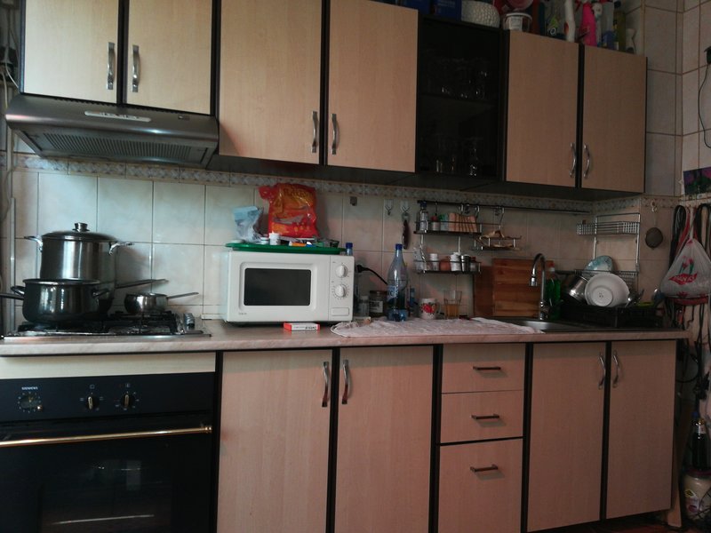 Camera de apartament pentru o fata din provincie.