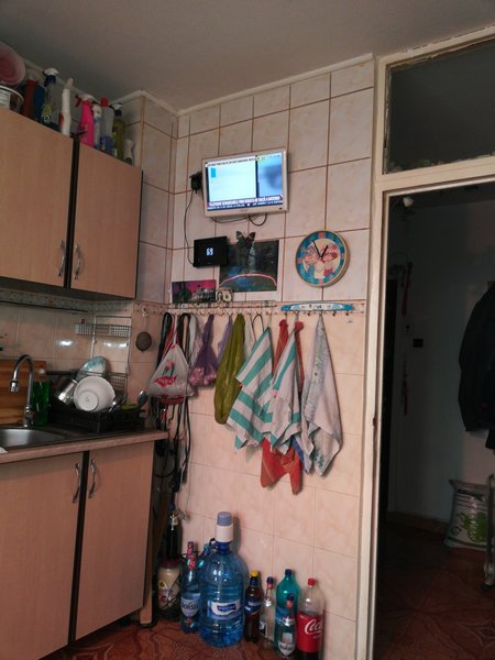 Camera de apartament pentru o fata din provincie.